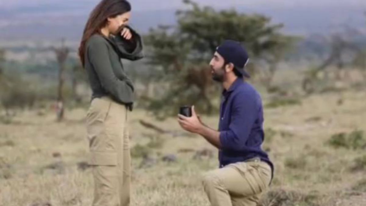 soni-razadan-deletes-unseen-picture-of-ranbir-kapoor-proposing-alia-bhatt-see-here